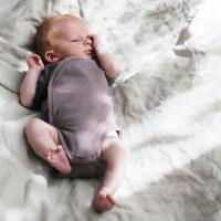essentials_cross-over-body-ss-heather_lifestyle.jpg