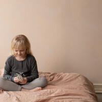 aw22-phil-phae-58_soft_kidswear_223213_tapered_pants_twill_223109_rib_henley_top_.jpg