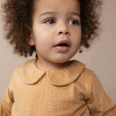 Baby collar tee drawn dots